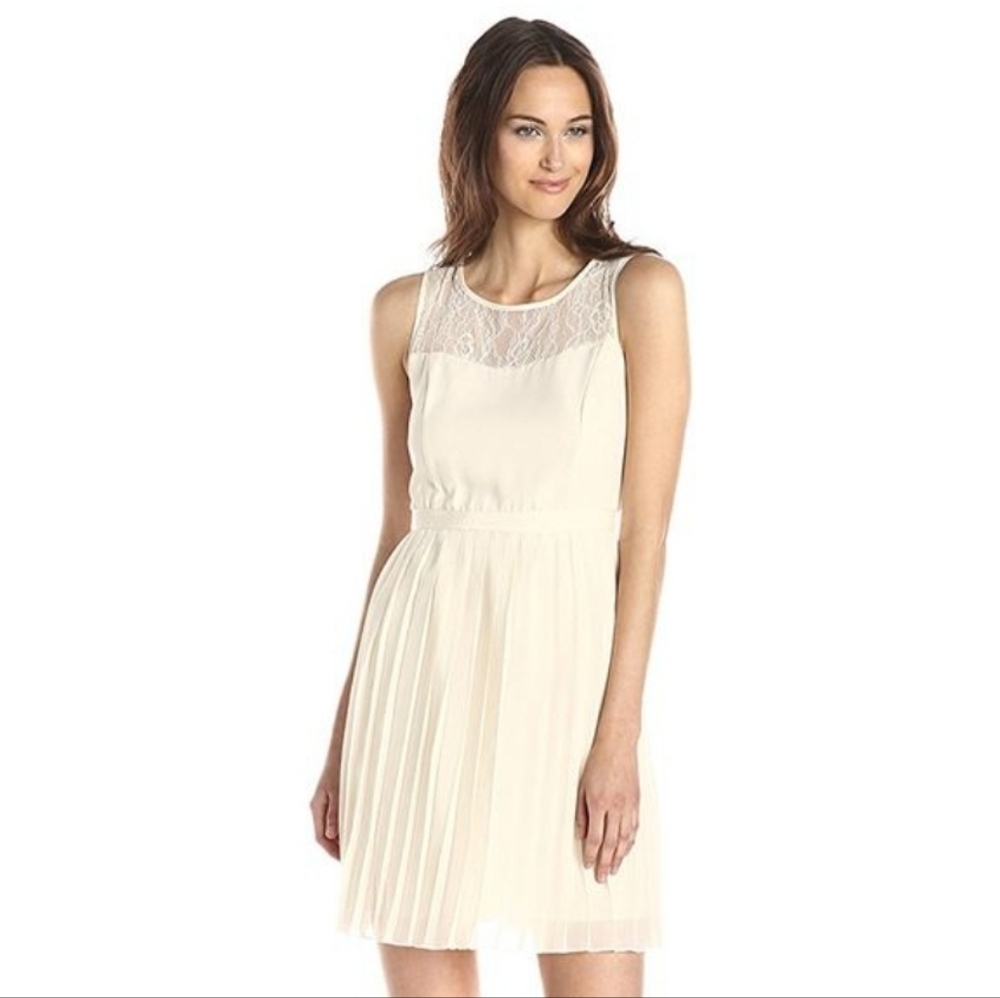 Pinky Sweetheart Lace Pleated Cream Dress In Size L